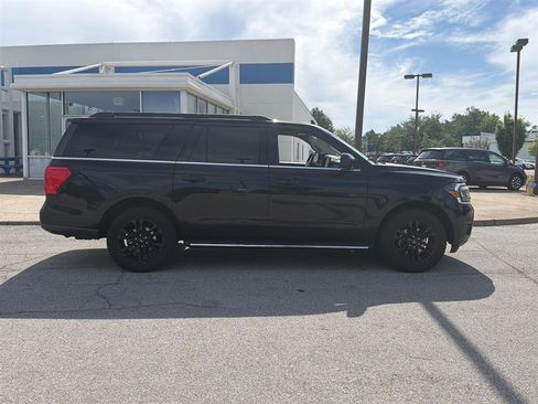 Used 2023 Ford Expedition Max XLT AWD/4WD image 3