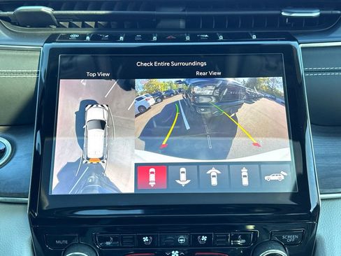 Used 2022 Jeep Grand Cherokee Overland w/ Advanced Protech Group III image 21