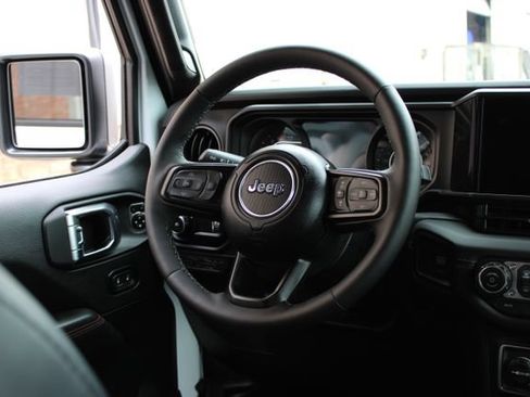 Used 2025 Jeep Wrangler Unlimited Rubicon AWD/4WD image 48