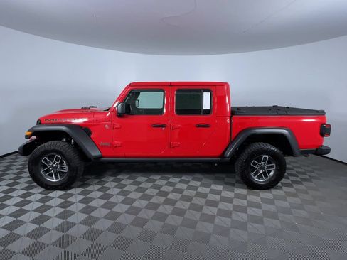 Used 2025 Jeep Gladiator Mojave w/ Convenience Group AWD/4WD image 5