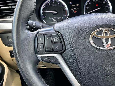 Used 2019 Toyota Highlander XLE image 24