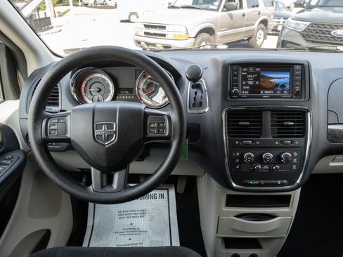 Used 2018 Dodge Grand Caravan SE w/ UConnect Hands-Free Group FWD image 21