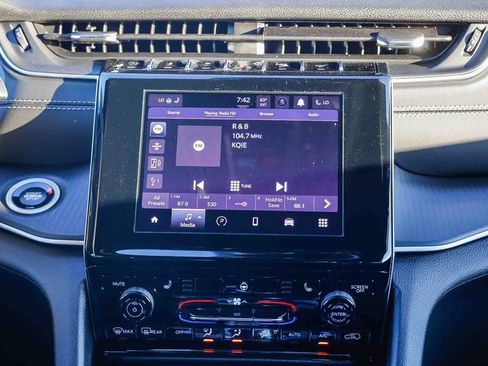 New 2025 Jeep Grand Cherokee L Laredo image 15