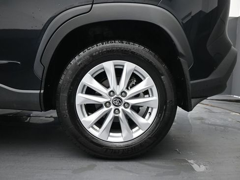 Used 2024 Toyota Corolla Cross LE image 12