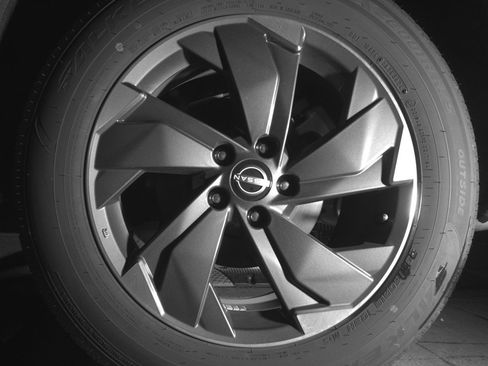 Used 2025 Nissan Rogue SV FWD image 14