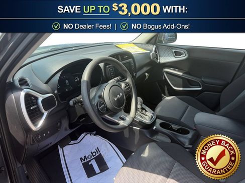 Used 2023 Kia Soul LX w/ LX Technology Package FWD image 14