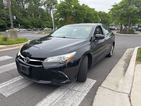 Used 2016 Toyota Camry SE FWD image 3