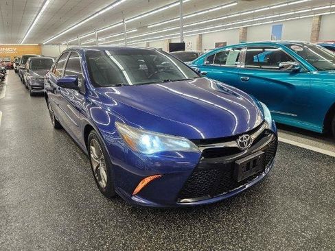 Used 2015 Toyota Camry SE FWD image 4