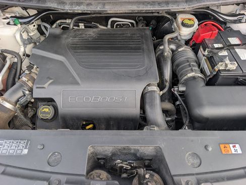 Used 2018 Ford Explorer Platinum AWD/4WD image 4