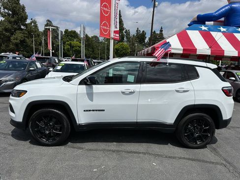 Used 2025 Jeep Compass Latitude w/ Altitude Special Edition AWD/4WD image 3