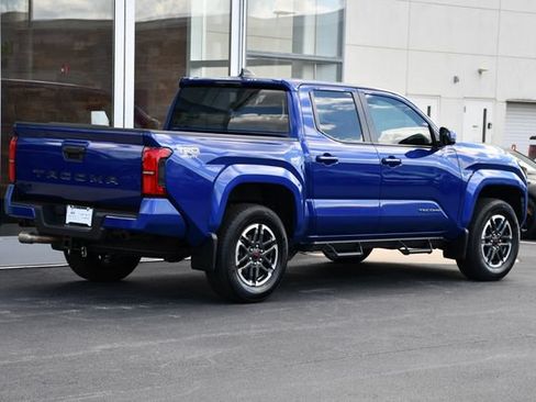 Used 2025 Toyota Tacoma TRD Sport AWD/4WD image 7