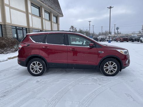 Used 2018 Ford Escape SE image 3