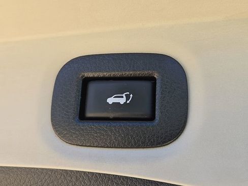 Used 2018 Nissan Rogue SV AWD/4WD image 28