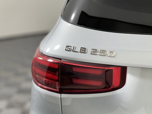 New 2025 Mercedes-Benz GLB 250 image 12