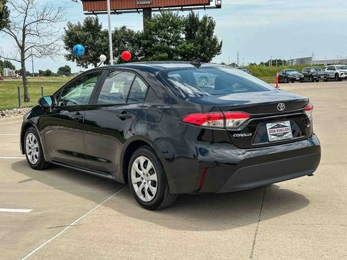 Used 2025 Toyota Corolla LE FWD image 5