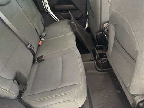 Used 2025 Jeep Wrangler Unlimited Sahara AWD/4WD image 22