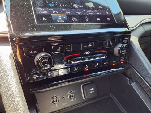 Used 2023 Jeep Grand Cherokee Altitude AWD/4WD image 18