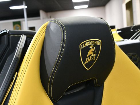 Used 2018 Lamborghini Huracan LP 580-2 image 10