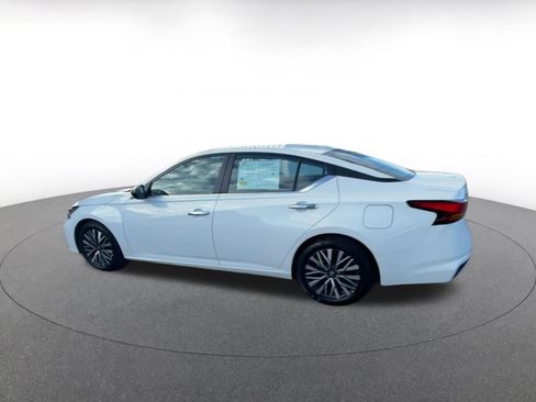 Used 2025 Nissan Altima 2.5 SV image 10