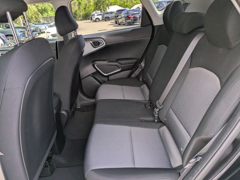 Used 2022 Kia Soul LX FWD image 12
