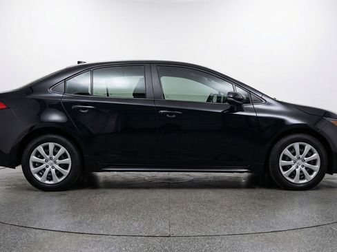 Used 2025 Toyota Corolla LE FWD image 11