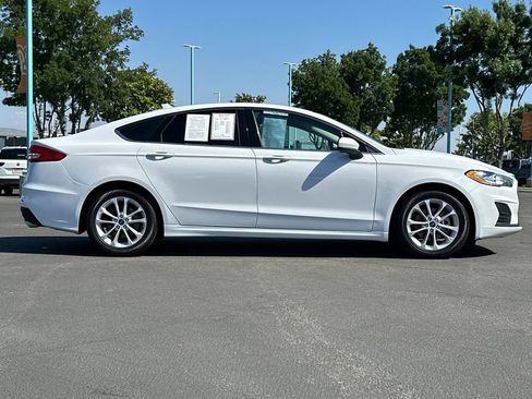 Used 2020 Ford Fusion SE FWD image 2