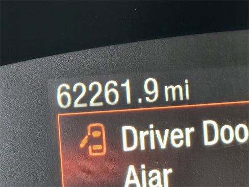 Used 2020 Ford Escape SE image 25