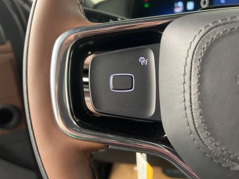 Used 2025 Lincoln Navigator Reserve image 21