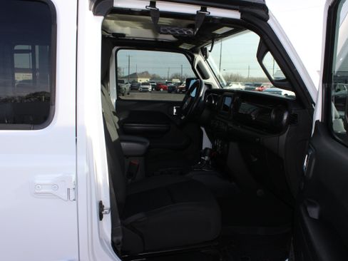 Used 2020 Jeep Gladiator Sport image 20