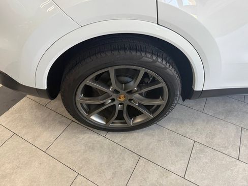 Used 2020 Porsche Cayenne AWD image 9