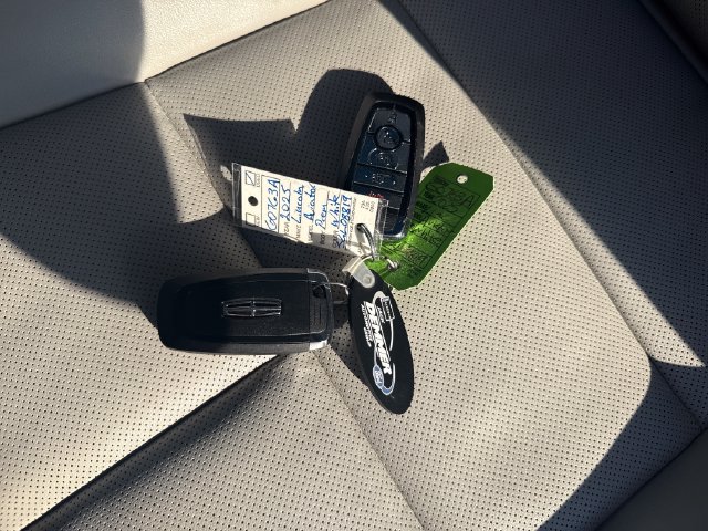 Used 2025 Lincoln Aviator AWD w/ Equipment Group 101A image 32