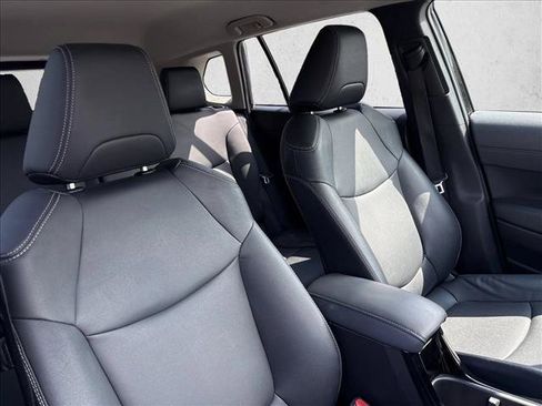 Certified 2025 Toyota Corolla Cross XLE FWD image 28