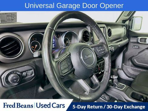 Certified 2022 Jeep Gladiator Sport AWD/4WD image 11