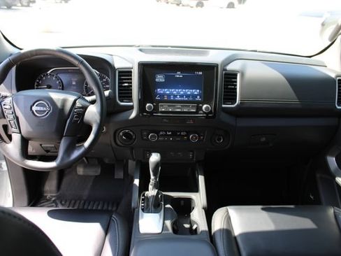 Used 2024 Nissan Frontier SL AWD/4WD image 16