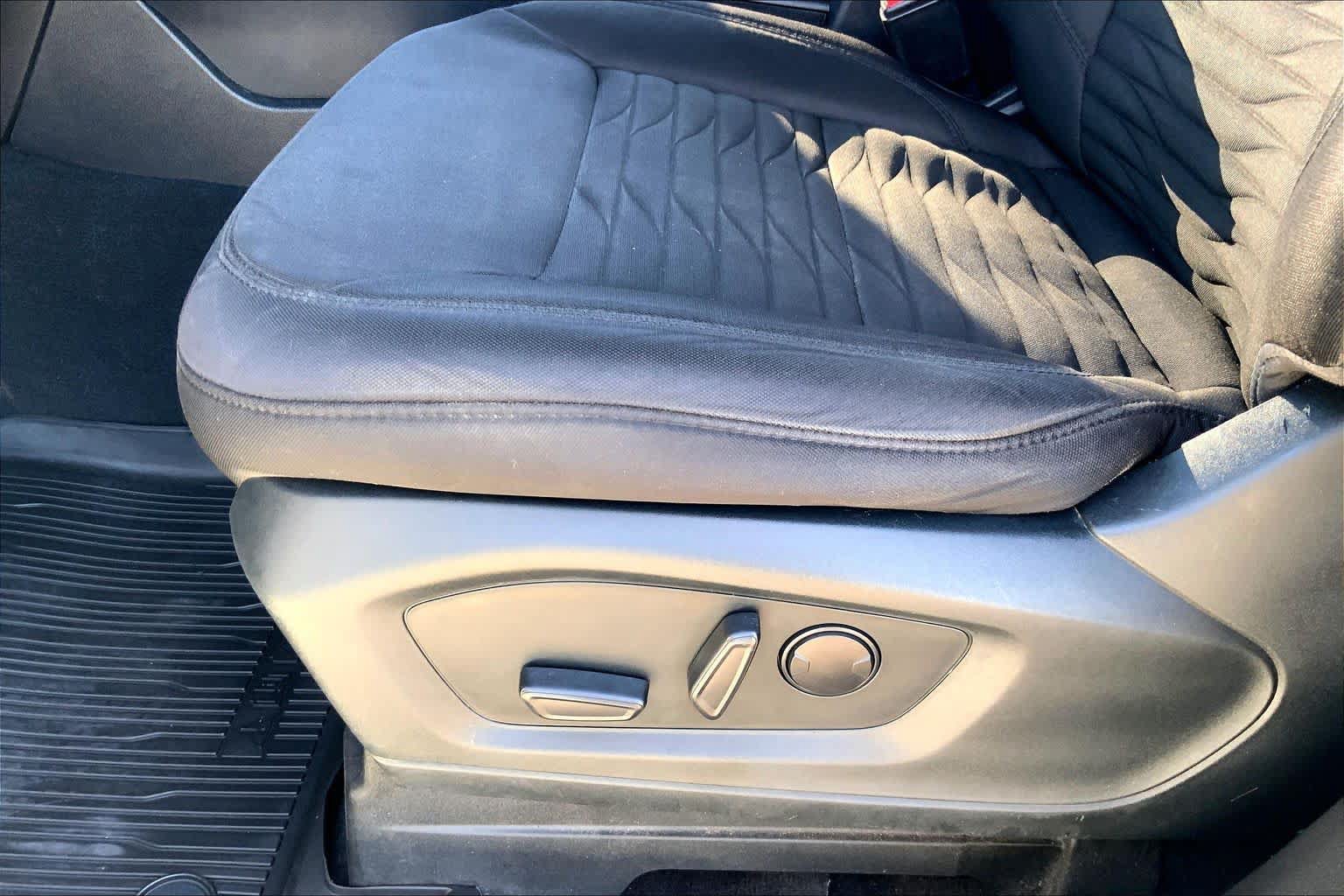 Used 2021 Ford Explorer XLT AWD/4WD image 31