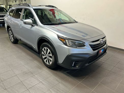Used 2022 Subaru Outback Premium w/ Popular Package #1 AWD/4WD image 2