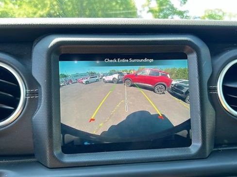 Used 2023 Jeep Wrangler Unlimited Sahara w/ Cold Weather Group AWD/4WD image 15