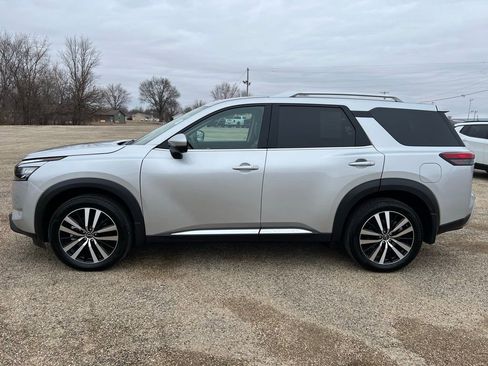 Used 2025 Nissan Pathfinder Platinum w/ Lighting Package (N92) image 2