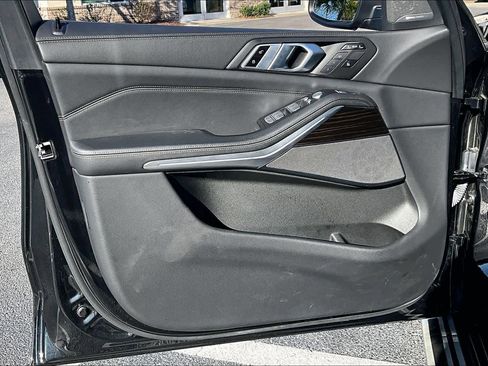 Used 2024 BMW X7 xDrive40i image 44