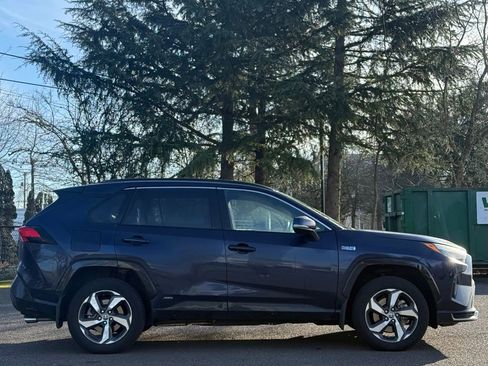 Used 2023 Toyota RAV4 SE w/ Weather & Moonroof Package image 6