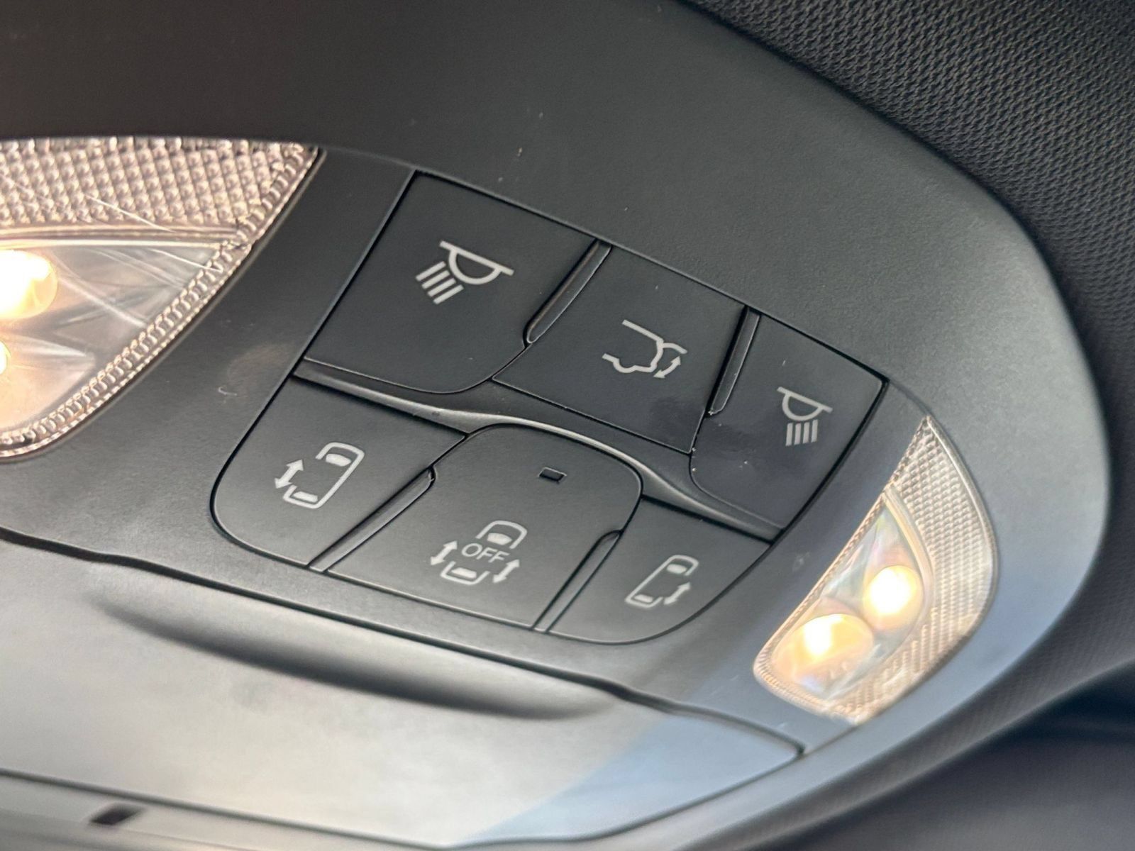 Used 2025 Chrysler Pacifica Limited FWD image 24