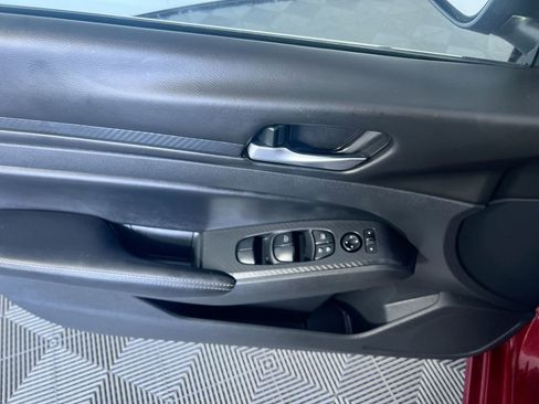 Used 2024 Nissan Altima 2.5 SV FWD image 14
