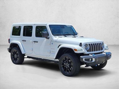 Used 2024 Jeep Wrangler Unlimited Sahara AWD/4WD image 3