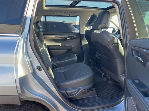 Used 2021 Toyota Highlander Platinum image 6