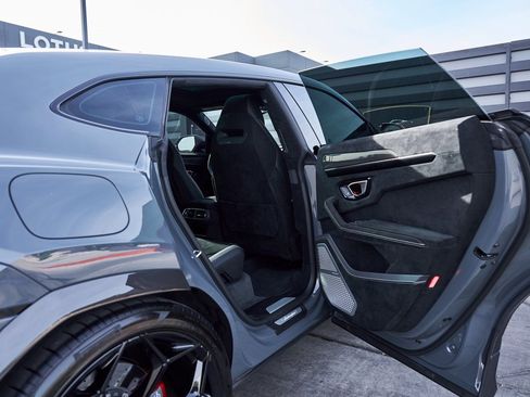 Used 2024 Lamborghini Urus Performante image 30