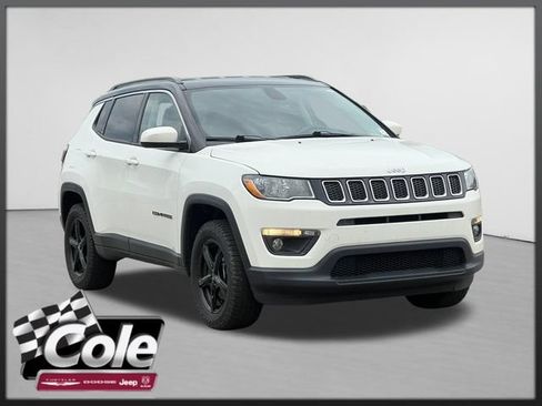 Used 2018 Jeep Compass Latitude w/ Cold Weather Group AWD/4WD image 1