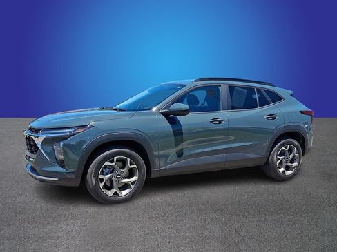 Used 2025 Chevrolet Trax LT w/ Driver Confidence Package FWD image 5