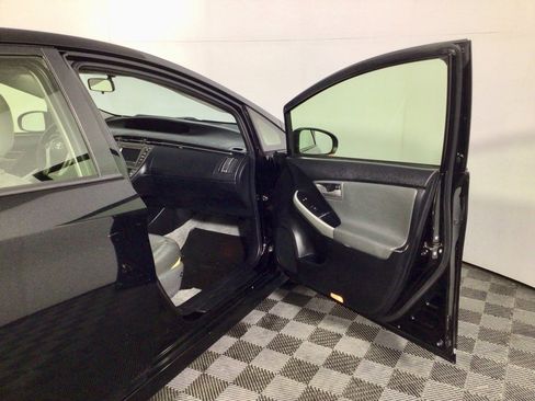 Used 2015 Toyota Prius Four image 30