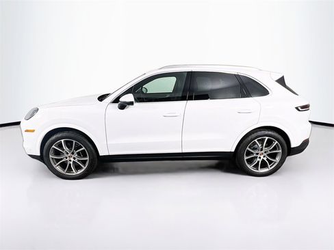 New 2026 Porsche Cayenne Base image 2