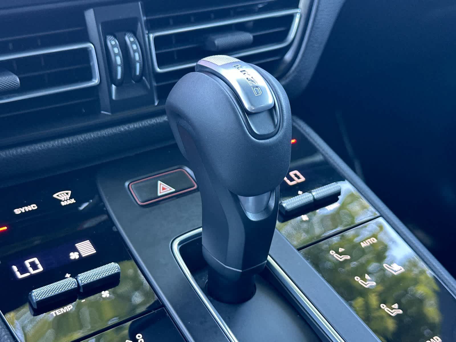 Certified 2025 Porsche Macan AWD/4WD image 24